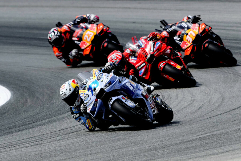 Álex Márquez (#73), Marc Márquez (#93), Pedro Acosta (#37), Enea Bastianini (#23) podczas Grand Prix Katalonii