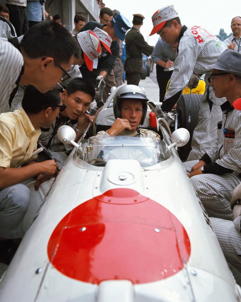Honda w F1 zwyciężyła po raz pierwszy za sprawą Ginthera, na zdjęciu siedzącego w bolidzie RA273
