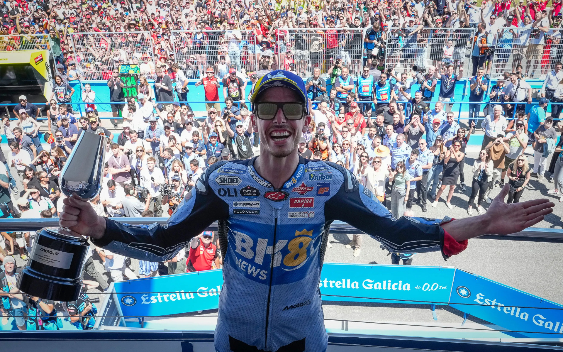 Álex Márquez świętujący zwycięstwo w Grand Prix Hiszpanii