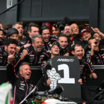 Marco Bezzecchi świętujący zwycięstwo w Grand Prix Wielkiej Brytanii