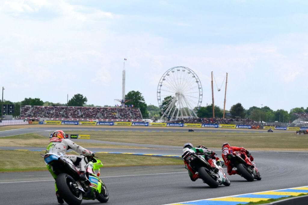 Marc Márquez (#93), Johann Zarco (#5) oraz Fabio Di Giannantonio (#49) podczas treningu przed Grand Prix Francji