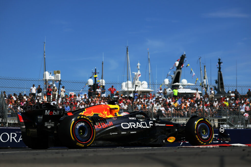 Max Verstappen na prowadzeniu w Grand Prix Monako.