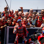 Marc Márquez świętuje zwycięstwo w Grand Prix Aragonii