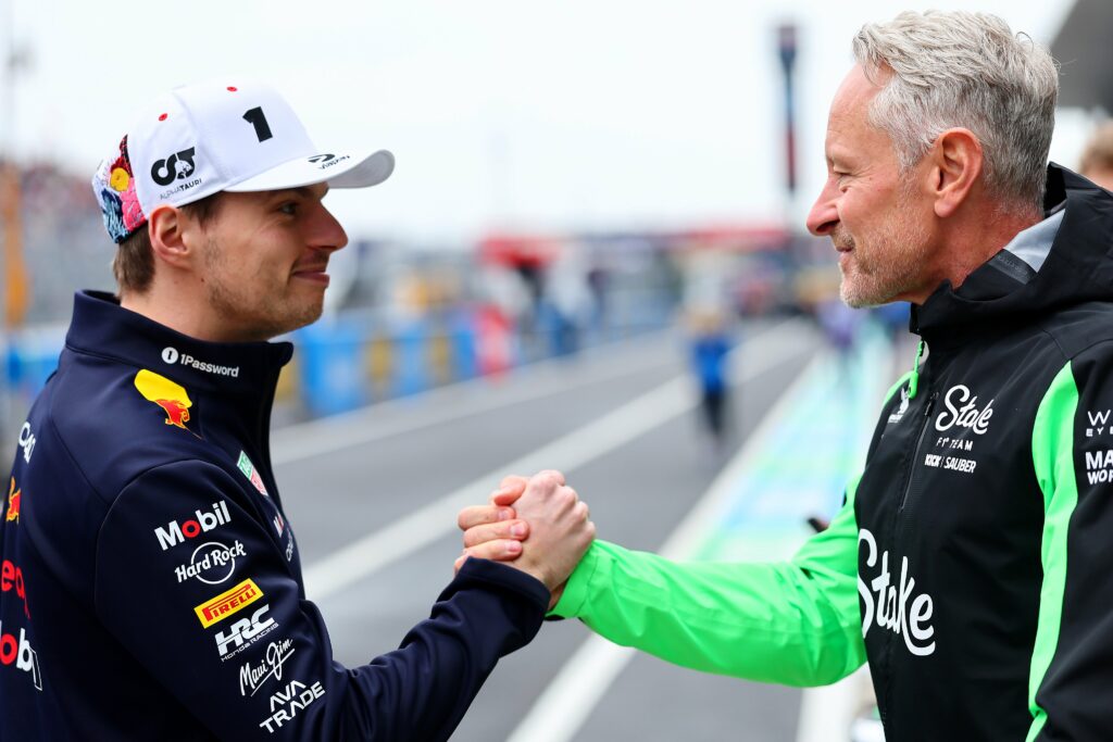 Max Verstappen i Jonathan Whitley w trakcie Grand Prix Japoni 2025.