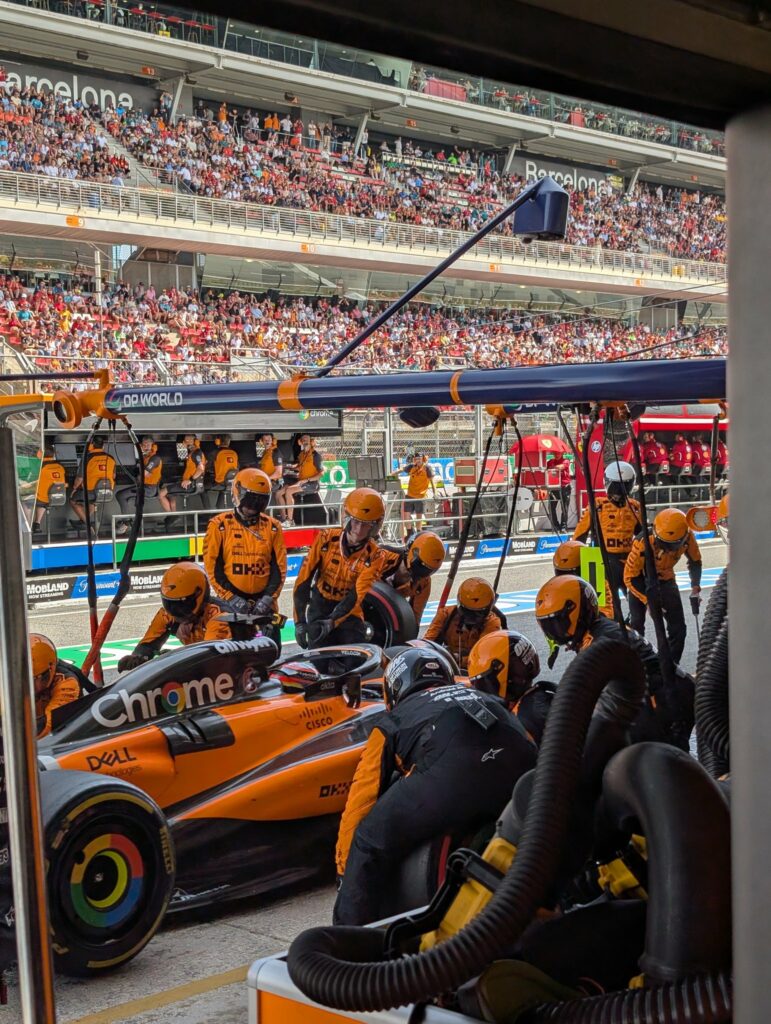 pit stop McLarena podczas Grand Prix Hiszpanii