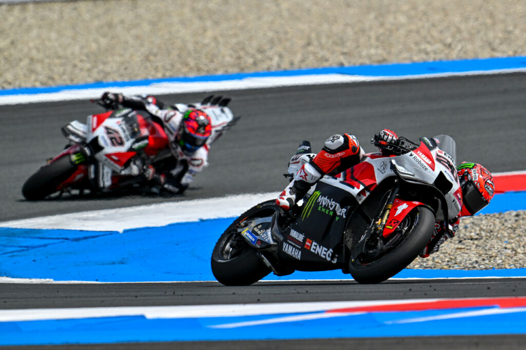 Fabio Quartararo (#20) oraz Álex Rins (#42) w specjalnym malowaniu podczas TT Assen 2025