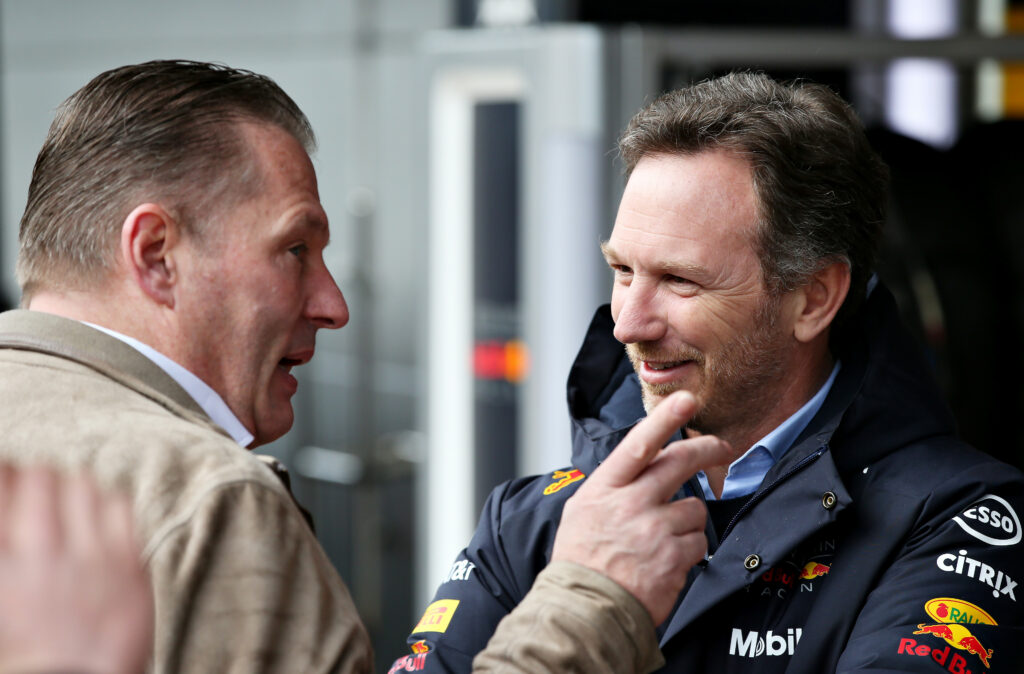 Jos Verstappen i Christian Horner podczas testów przedsezonowych 2020.