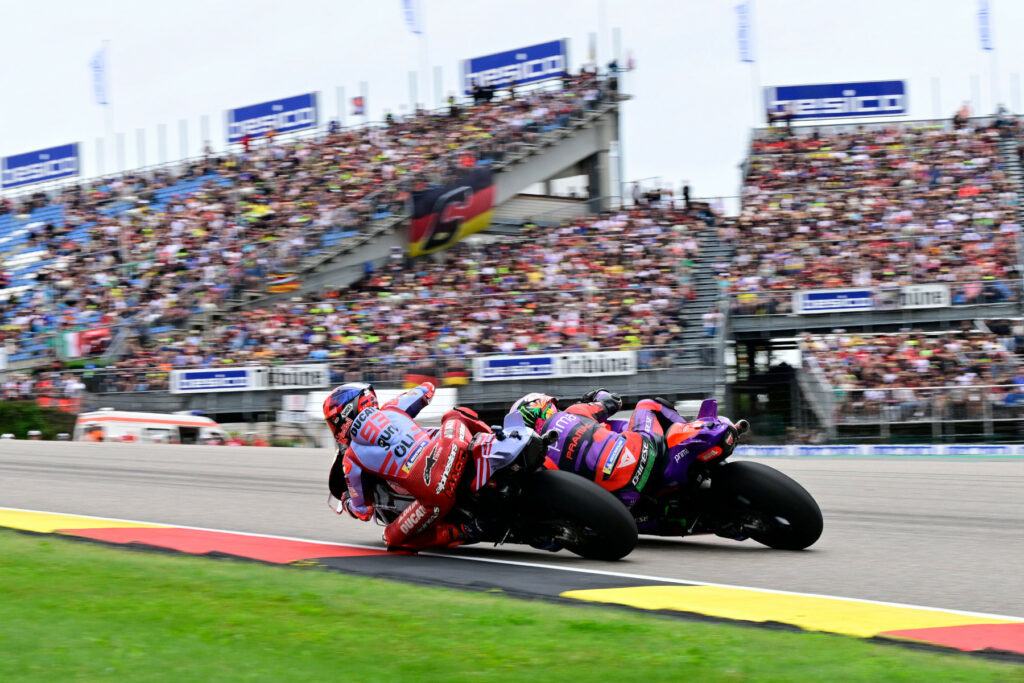Marc Márquez (#93) wyprzedzający Franco Morbidellego podczas Grand Prix Niemiec MotoGP 2024