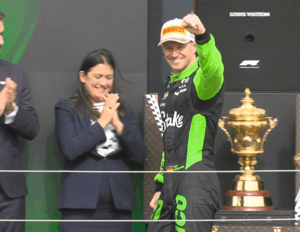 Nico Hulkenberg na podium po Grand Prix Wielkiej Brytanii.