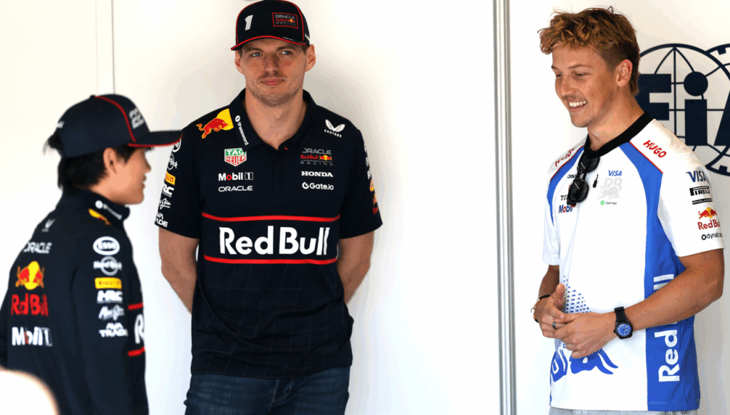 Yuki Tsunoda, Max Verstappen oraz Liam Lawson w sezonie 2025.