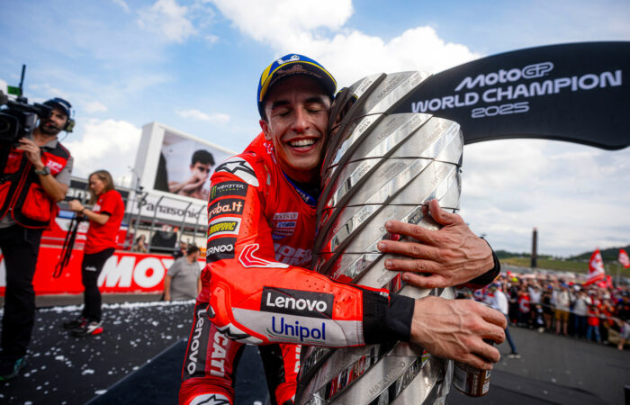 Marc Márquez świętuje zdobycie tytułu mistrzowskiego 2025