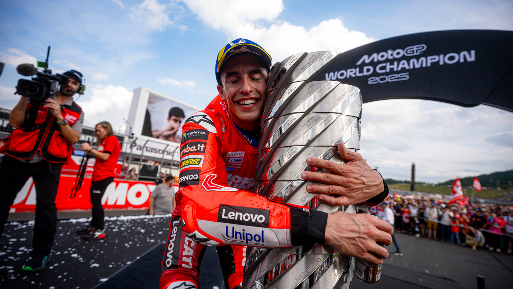 Marc Márquez świętuje zdobycie tytułu mistrzowskiego 2025