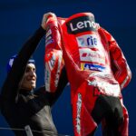 Marc Márquez świętujący zwycięstwo w Grand Prix San Marino