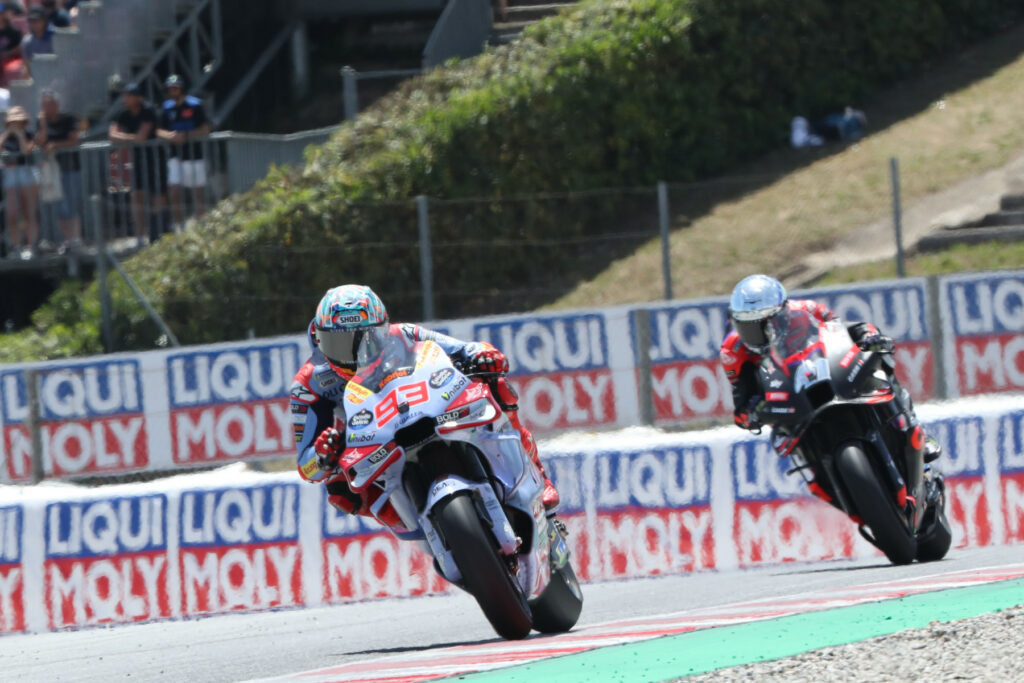 Marc Márquez (#93) oraz Aleix Espargaró (#41) podczas Grand Prix Katalonii MotoGP 2024