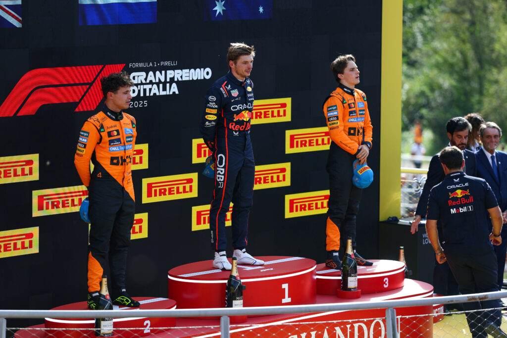 Lando Norris, Max Verstappen oraz Oscar Piastri na podium po Grand Prix Włoch