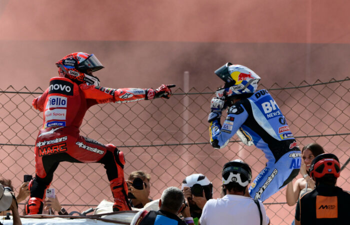 Bracia Márquezowie świętujący dublet w Grand Prix Katalonii
