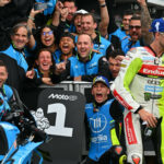 Raúl Fernández świętujący zwycięstwo w Grand Prix Australii
