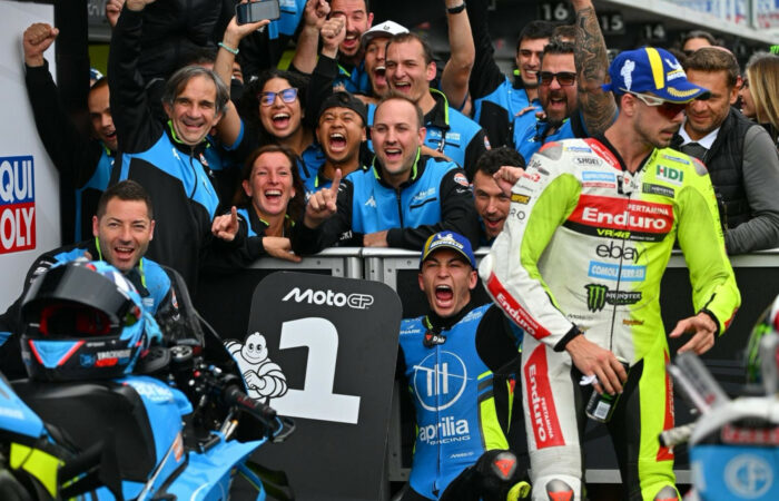 Raúl Fernández świętujący zwycięstwo w Grand Prix Australii