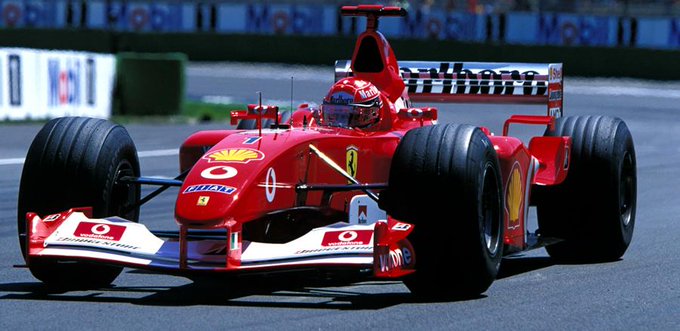 Czerwony bolid Ferrari, w którym Michael Schumacher zdobył szósty mistrzowski tytuł F1.