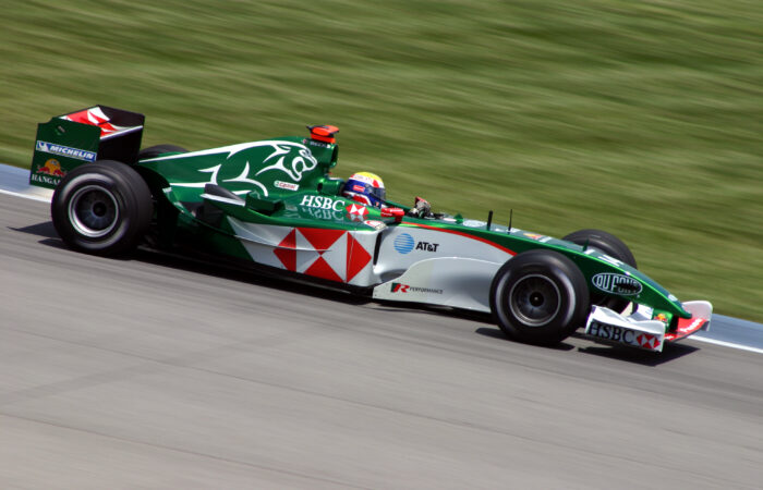 Jaguar Racing przejechał ostatni sezon w 2004. Za kierownicą Mark Webber