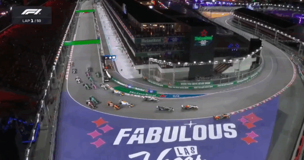 Sytuacja w pierwszym zakręcie Grand Prix Las Vegas. 
