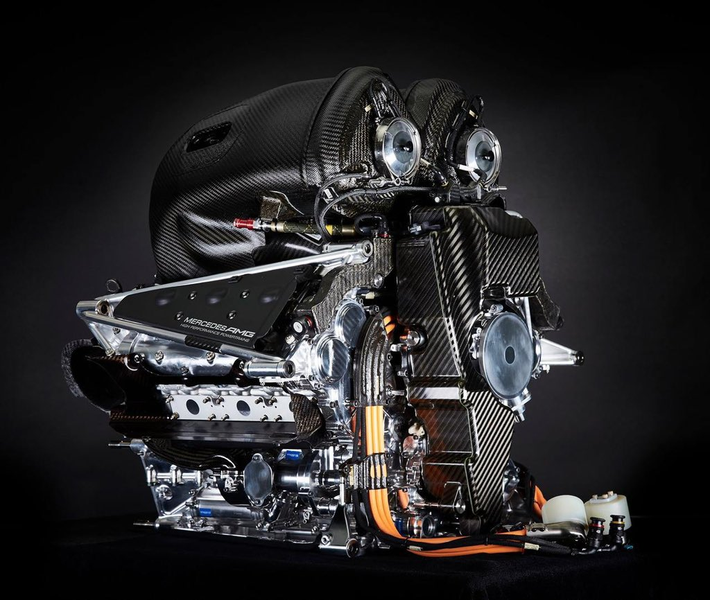 Poglądowe zdjęcie silnika zespołu Mercedesa.  | Sezon 2026