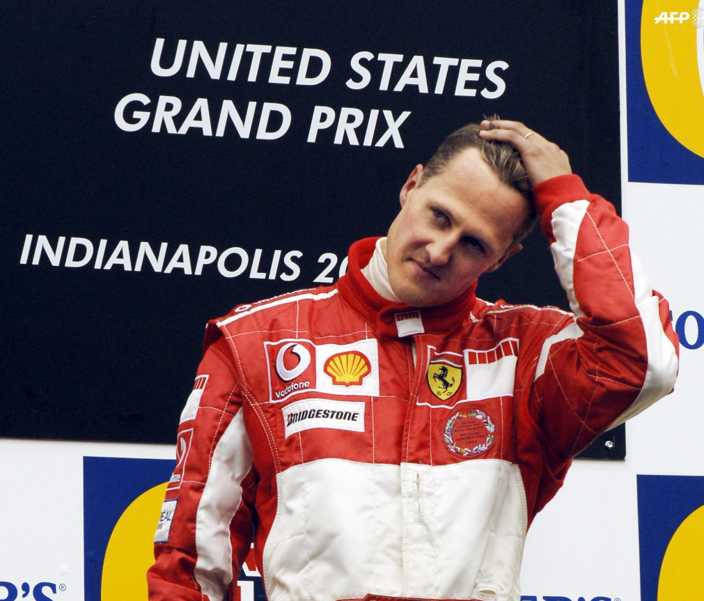 Michael Schumacher na podium w kontrowersyjnym Grand Prix USA 2005.