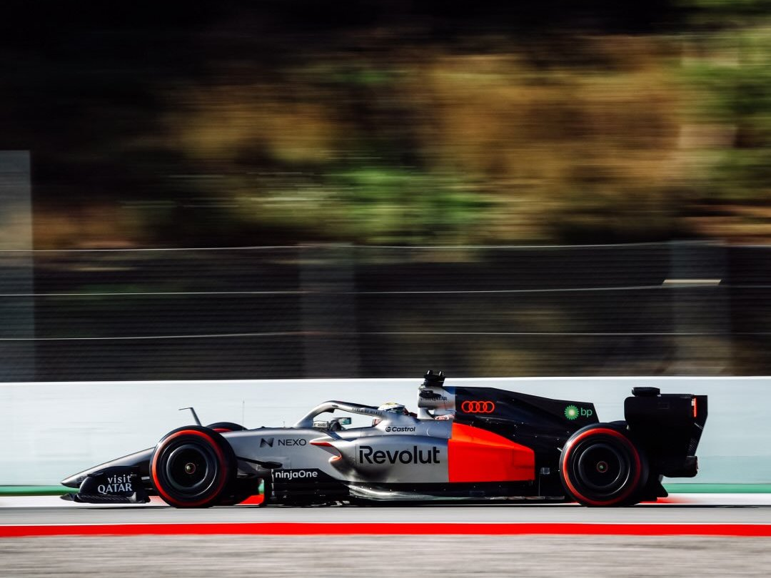 Valtteri Bottas za kierownicą samochodu Audi, shakedown w Barcelonie.
