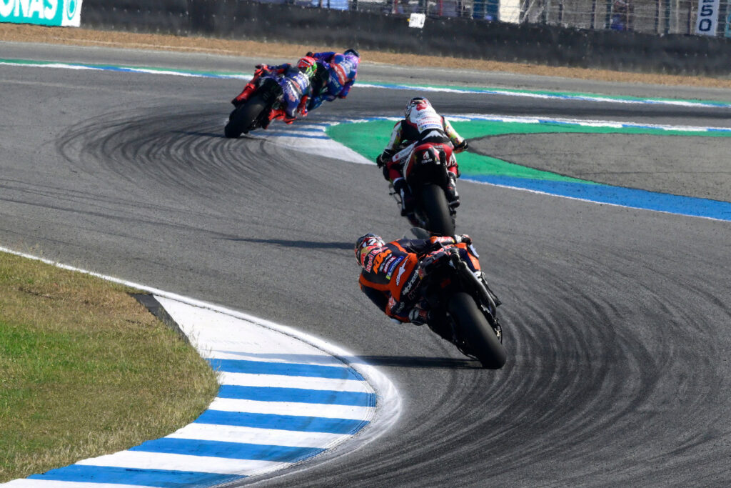 Zawodnicy w trakcie Grand Prix Tajlandii MotoGP 2025