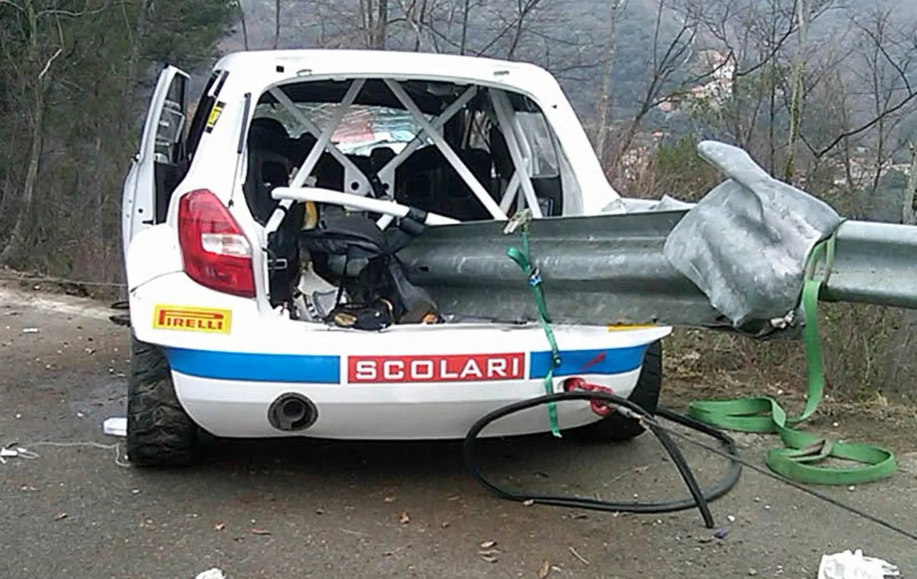 Samochód Roberta Kubicy, Skoda Fabia S2000, wbity w przydrożną barierkę.

Wypadek Roberta Kubicy
