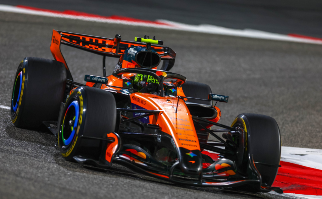 Mistrz świata 2025, Lando Norris, za kierownicą McLarena.
