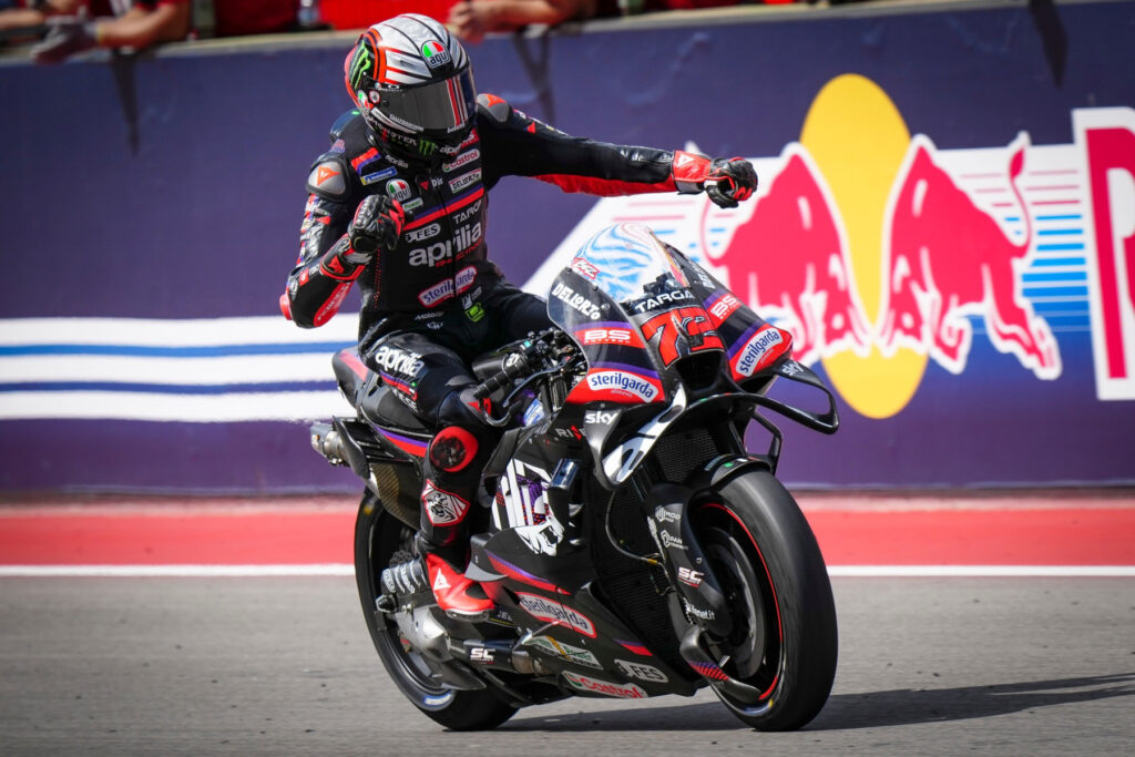 Marco Bezzecchi świętuje zwycięstwo w Grand Prix Stanów Zjednoczonych