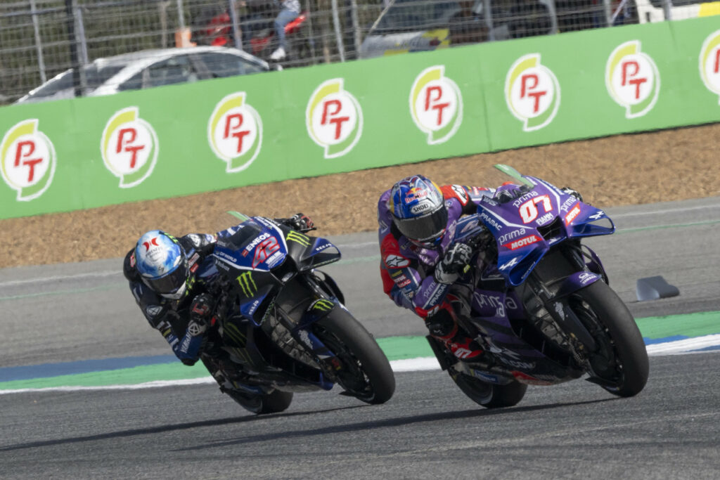 Toprak Razgatlıoğlu (#07) oraz Álex Rins (#42) podczas Grand Prix Tajlandii