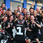 Marco Bezzecchi świętuje zwycięstwo w Grand Prix Tajlandii