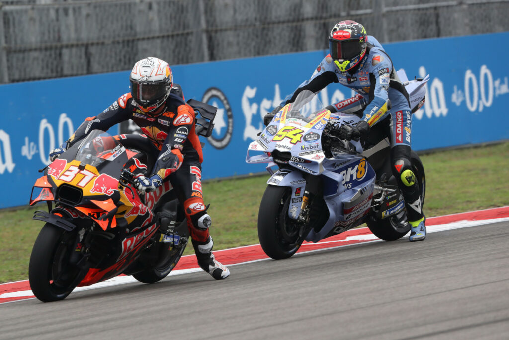 Pedro Acosta (#37) oraz Fermín Aldeguer (#54) podczas Grand Prix Ameryk MotoGP 2025