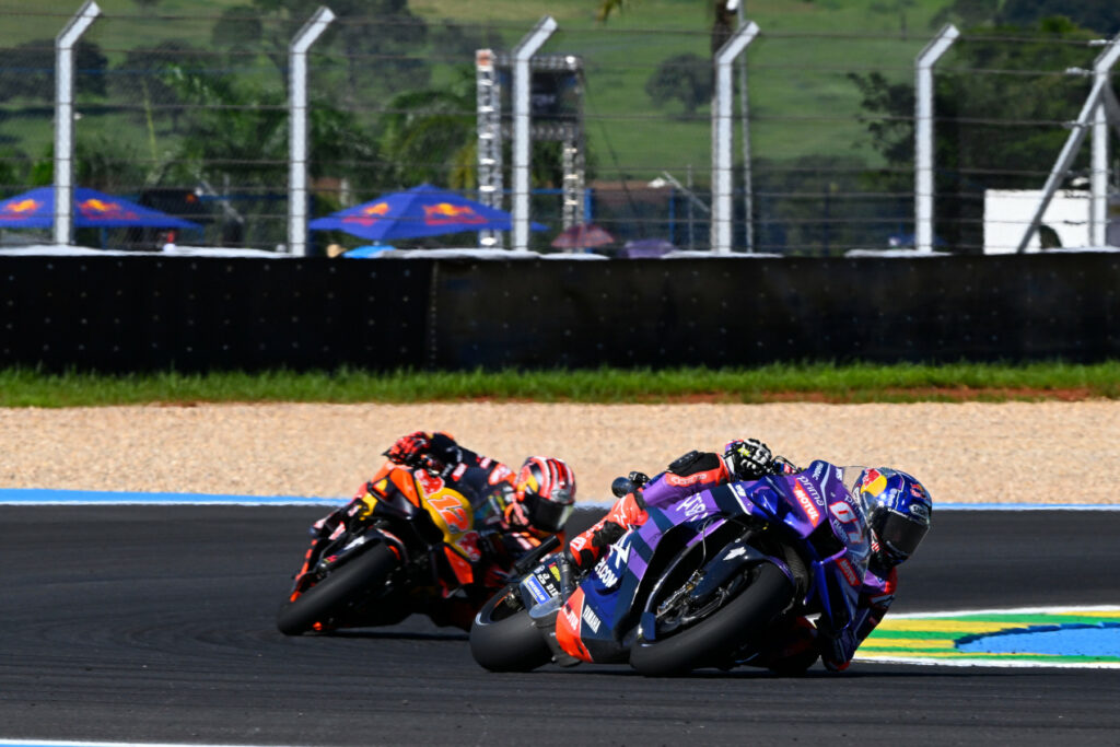 Toprak Razgatlıoğlu (#07) oraz Maverick Viñales (#12) podczas Grand Prix Brazylii