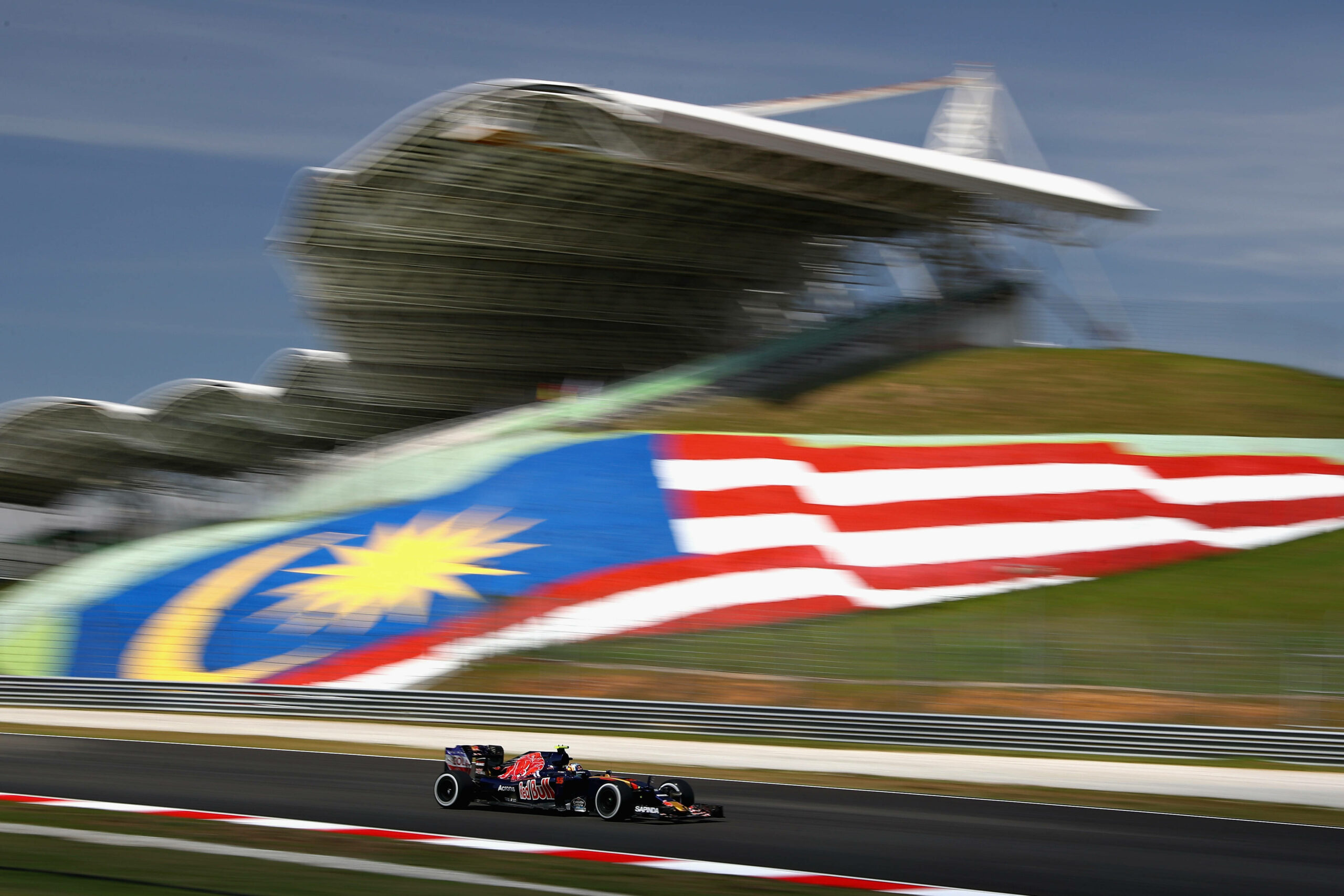 Carlos Sainz na torze w Malezji, 2016