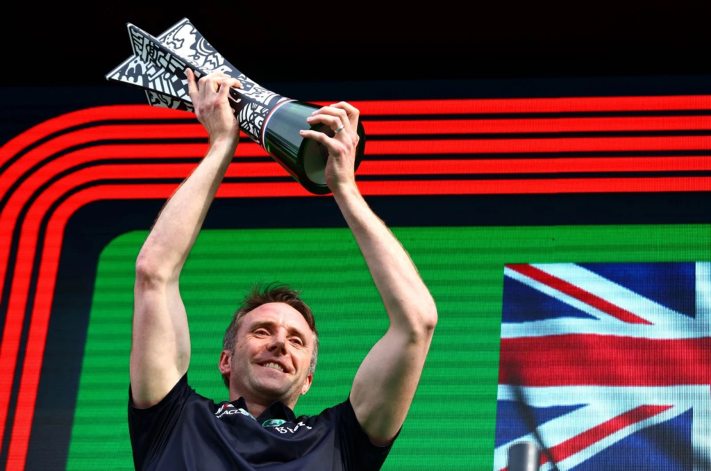 Craig Skinner na podium Grand Prix Meksyku 2023.
