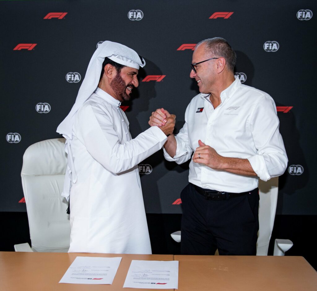 Mohammed Ben Sulayem i Stefano Domenicali celebrujący podpisanie Concorde Agreement w 2025 roku
