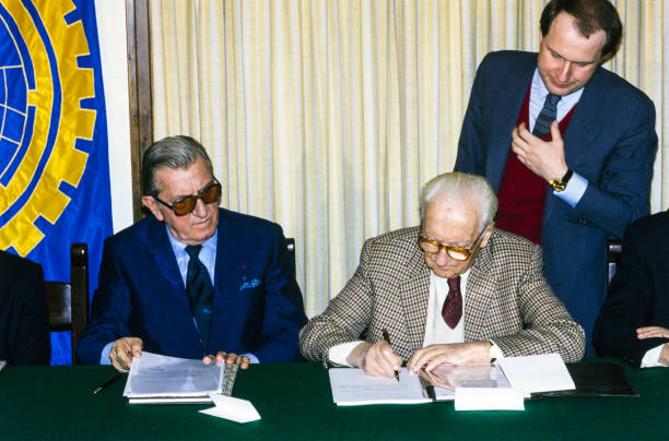 Jean Marie Balestre i Enzo Ferrari podpisujący Concorde Agreement z roku 1987.