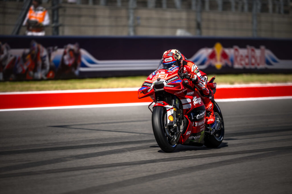 Marc Márquez na motocyklu Ducati Desmosedici GP26