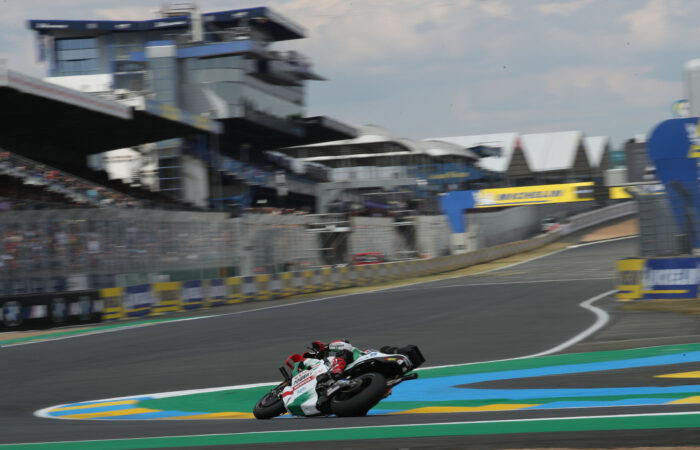 Johann Zarco niespodziewanie zwyciężył Grand Prix Francji MotoGP 2025