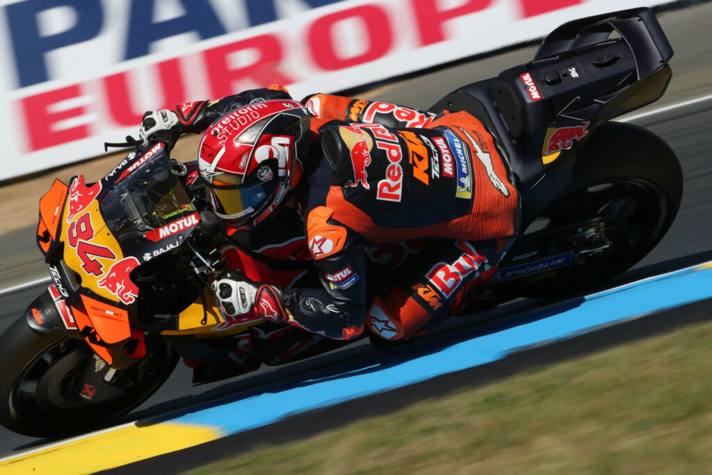Jonas Folger podczas Grand Prix Francji. Niemiec nie jest częstym gościem padoku MotoGP w tej roli