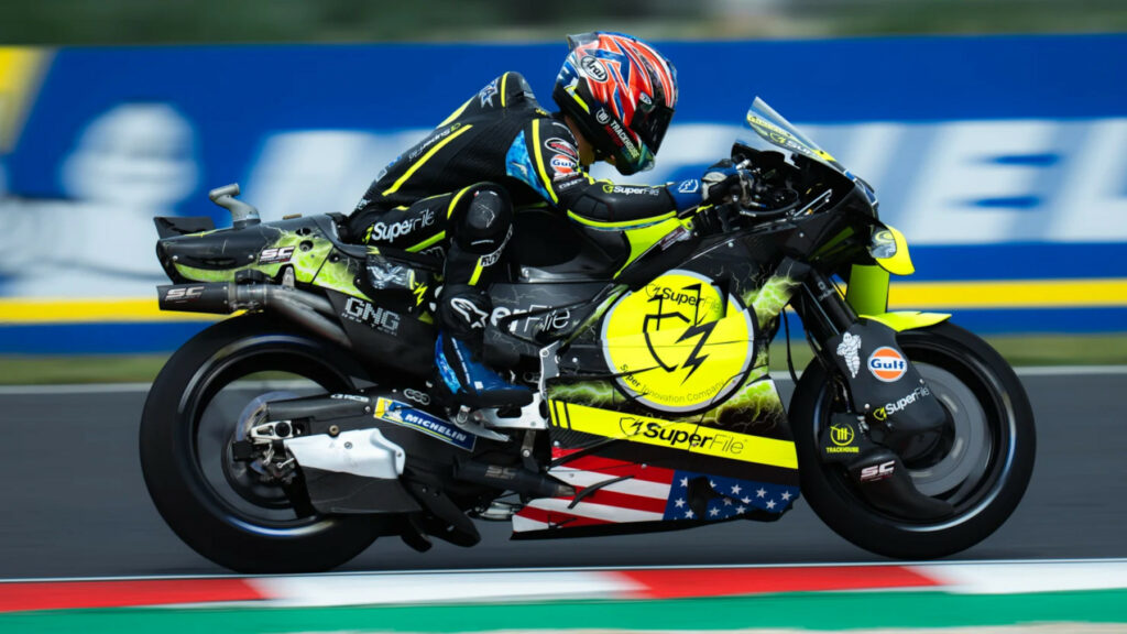 Ai Ogura w specjalnych barwach zespołu podczas Grand Prix Węgier