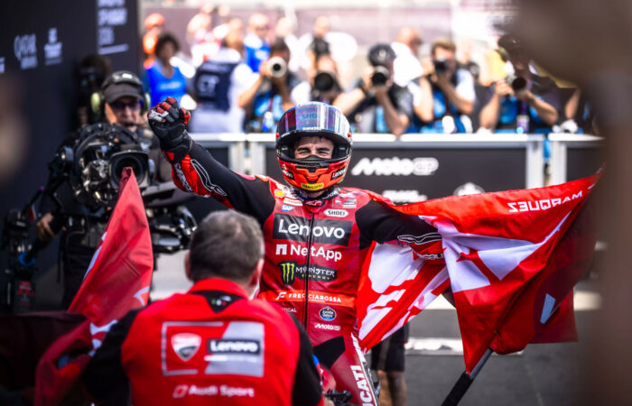 Marc Márquez świętujący zwycięstwo w Grand Prix Węgier