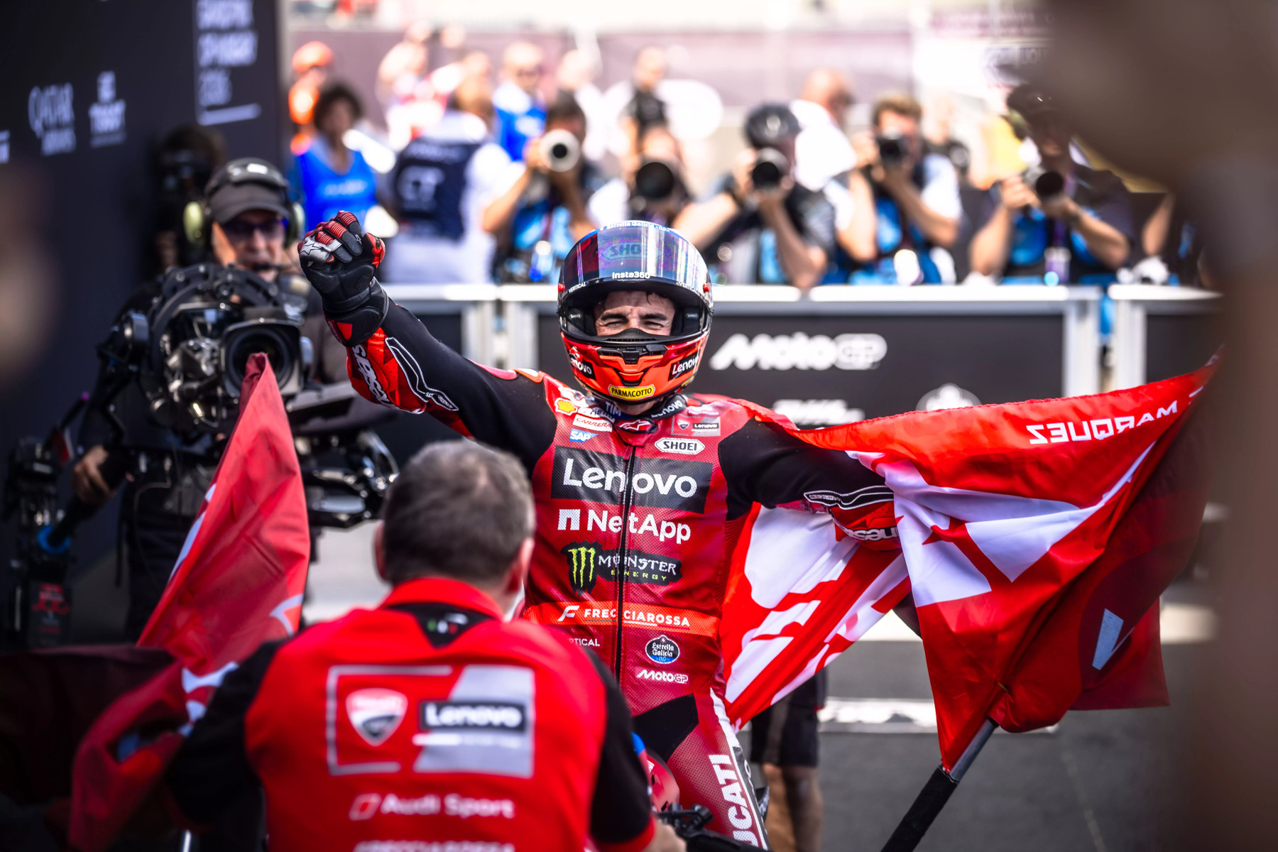Marc Márquez świętujący zwycięstwo w Grand Prix Węgier