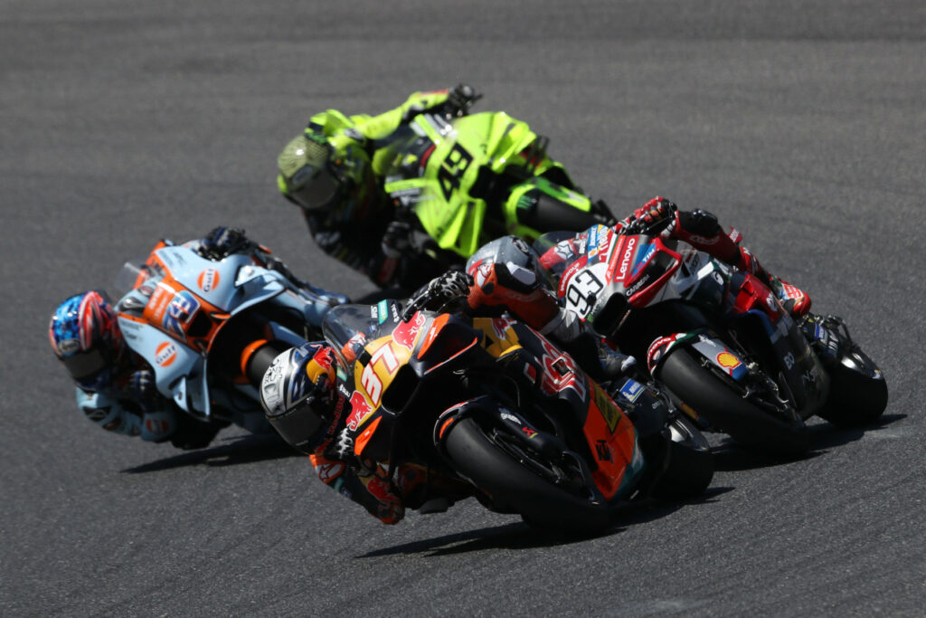 Pedro Acosta (#37), Marc Márquez (#93), Ai Ogura (#79) i Fabio Di Giannantonio (#49) podczas Grand Prix Włoch