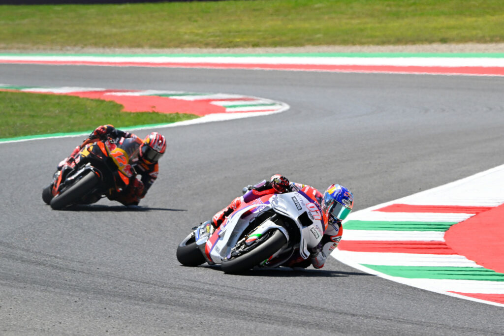 Toprak Razgatlıoğlu (#07) oraz Maverick Viñales (#12) podczas Grand Prix Włoch