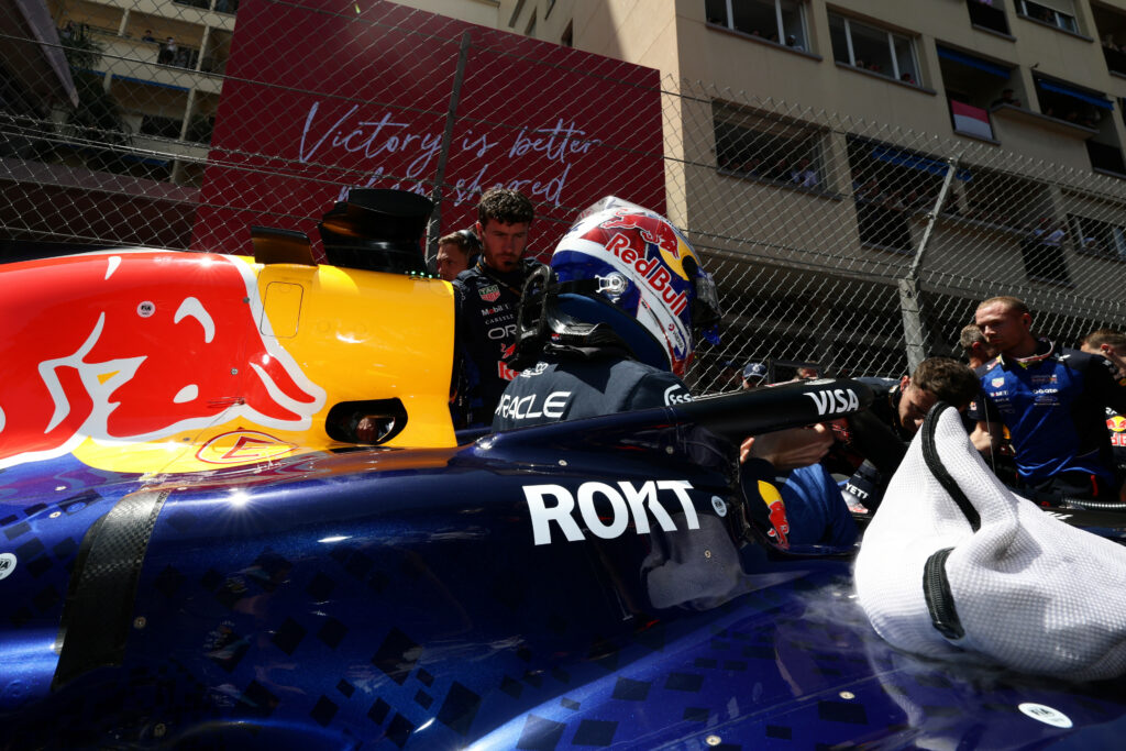 Max Verstappen przed startem w Grand Prix Monako 2026.
