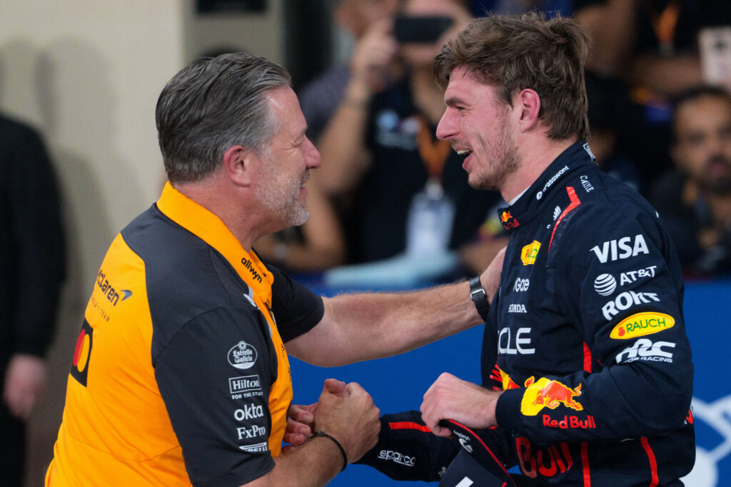 Zak Brown i Max Verstappen po Grand Prix Abu Zabi 2025.